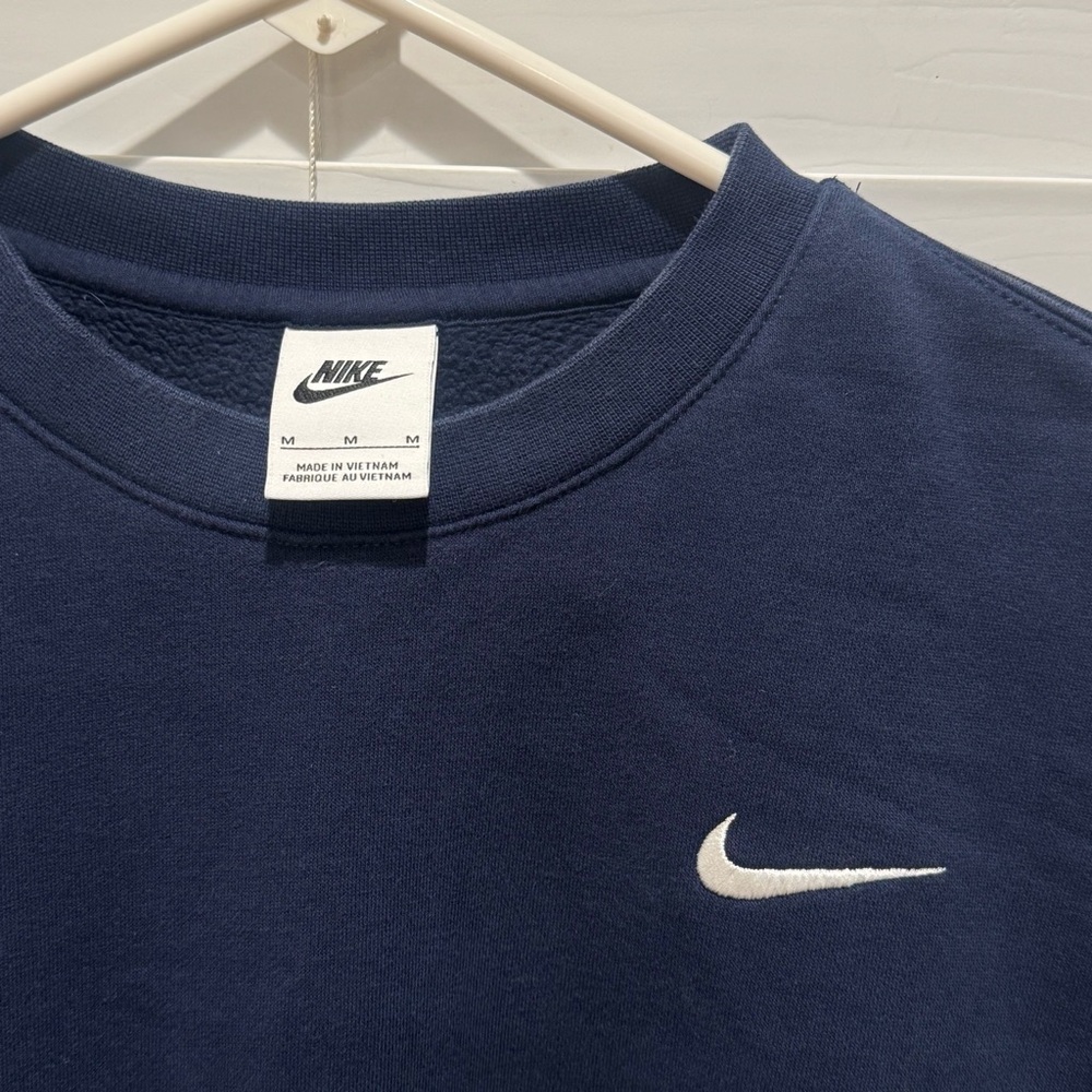Nike Unisex Oversized Medium Navy Crewneck Sweatshirt Embroidered Swoosh Classic - Picture 3 of 8